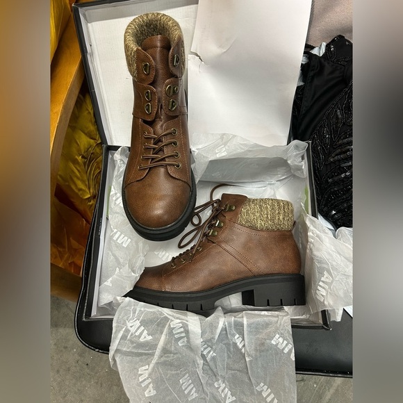 Women’s Size 9 Mia’s Marsha Lug Brown Ankle Boots with Knit Cuff - Picture 1 of 4